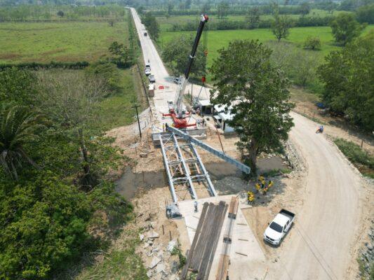 Montaje de Vigas Metálicas para Puentes